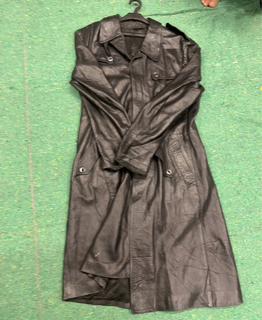 Trench in pelle nera