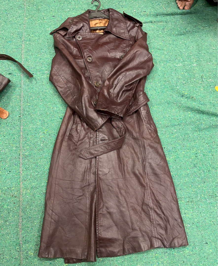 Trench in pelle marrone