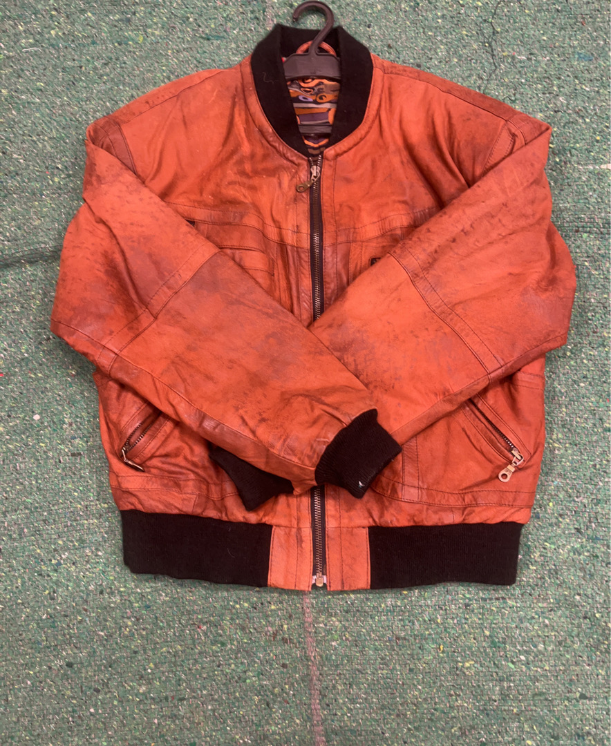 Orange Bomberjacke