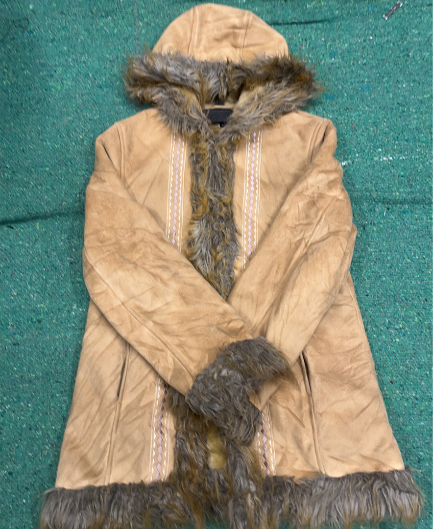 Manteau à capuche doublé de fourrure Outline