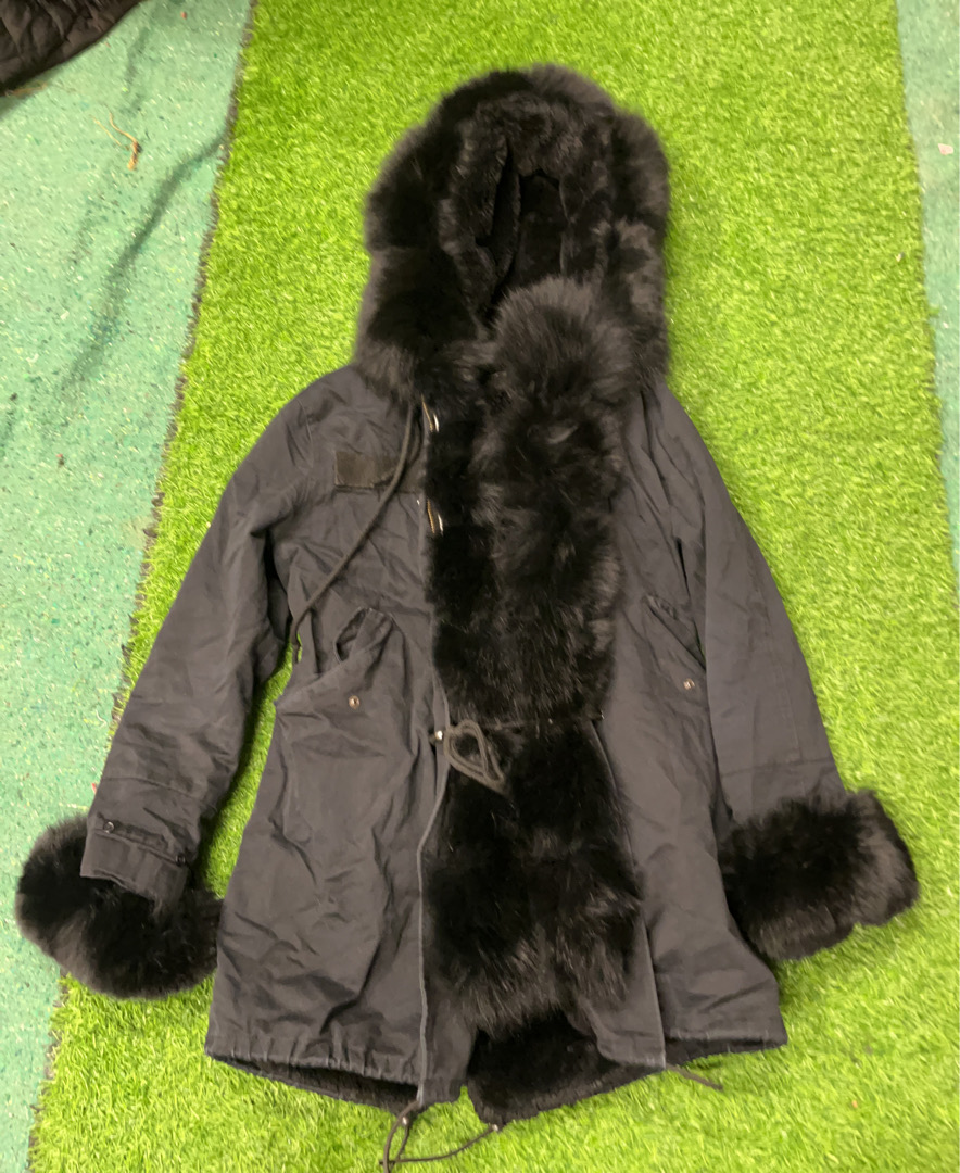 Parka noir doublé en fourrure