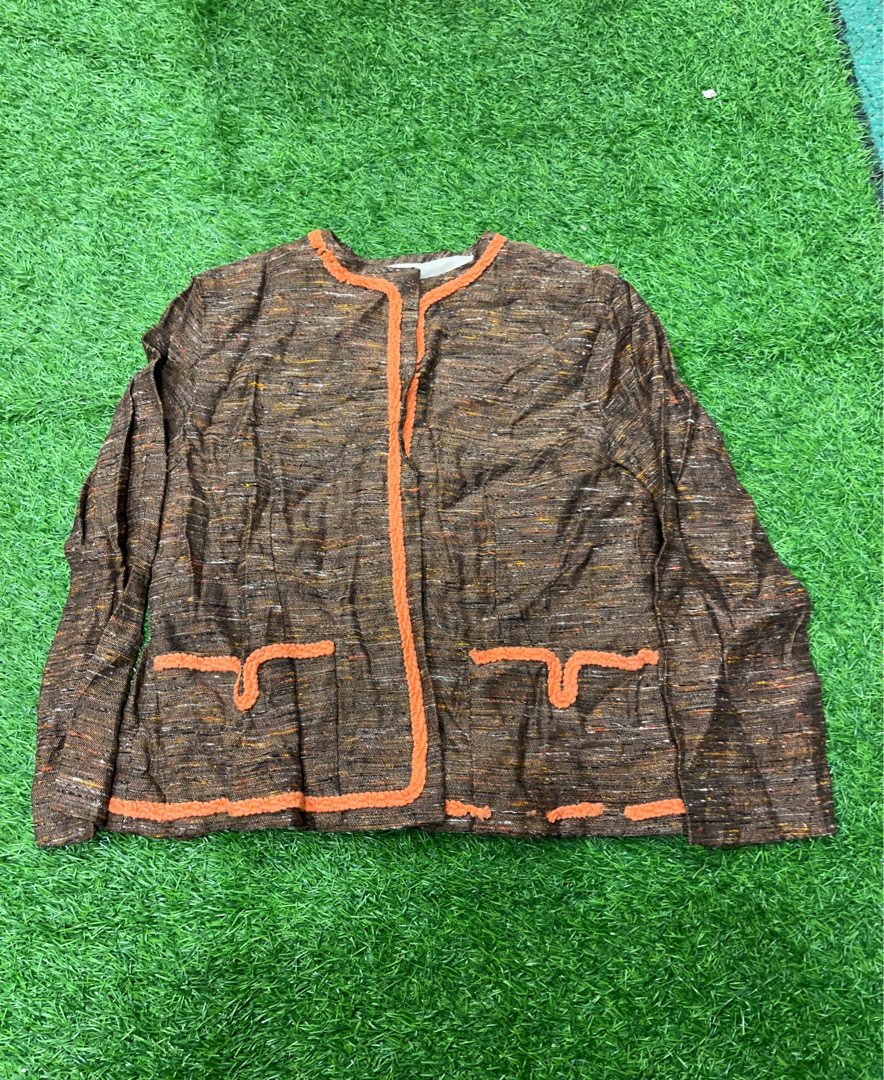 Veste marron à manches longues avec garniture oran..