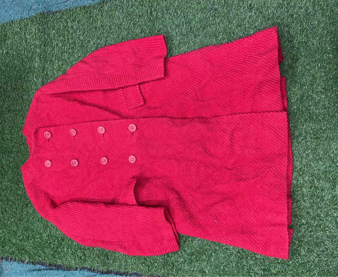 Pull en tricot rouge