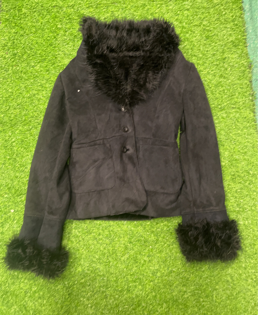 Jaqueta com Detalhe em Pêlo Preto