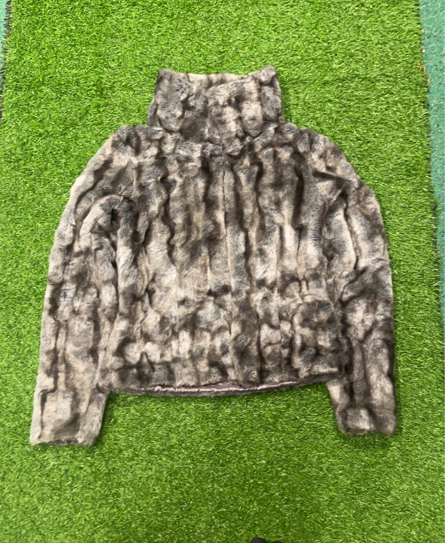 Vero Moda Veste en fourrure grise