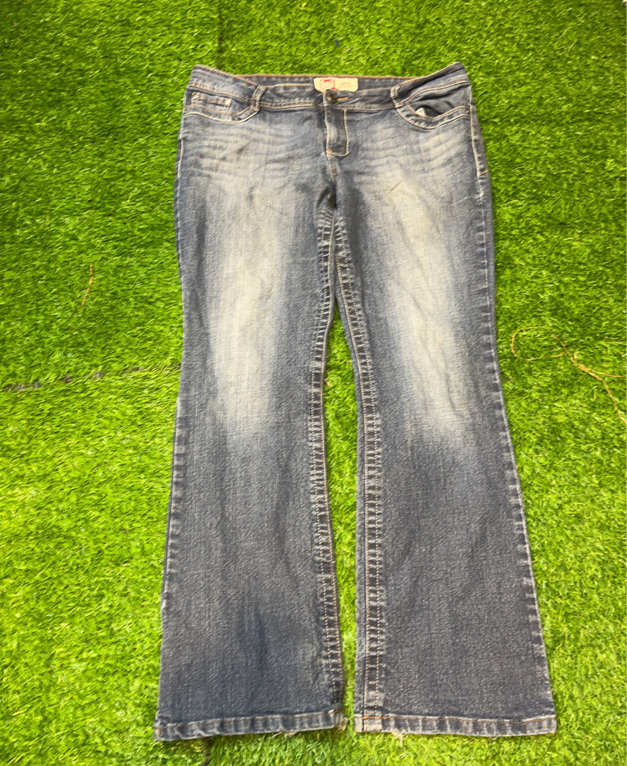 Lei Ashley Lowrise Boot Jeans