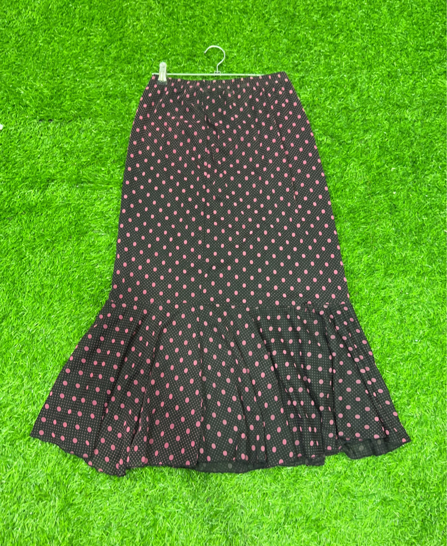 Schwarzer Pünktchenrock