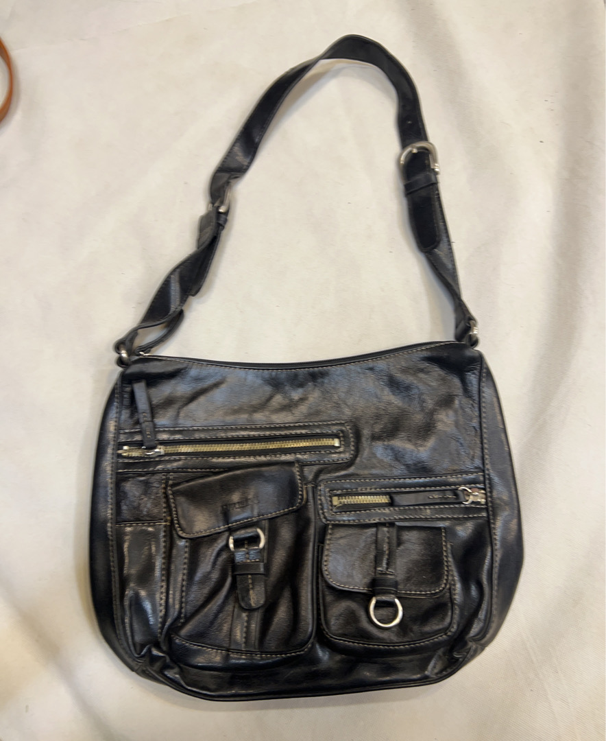 Schwarze Lederschultertasche