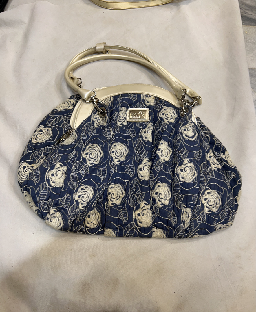 Beijo Floral Handbag
