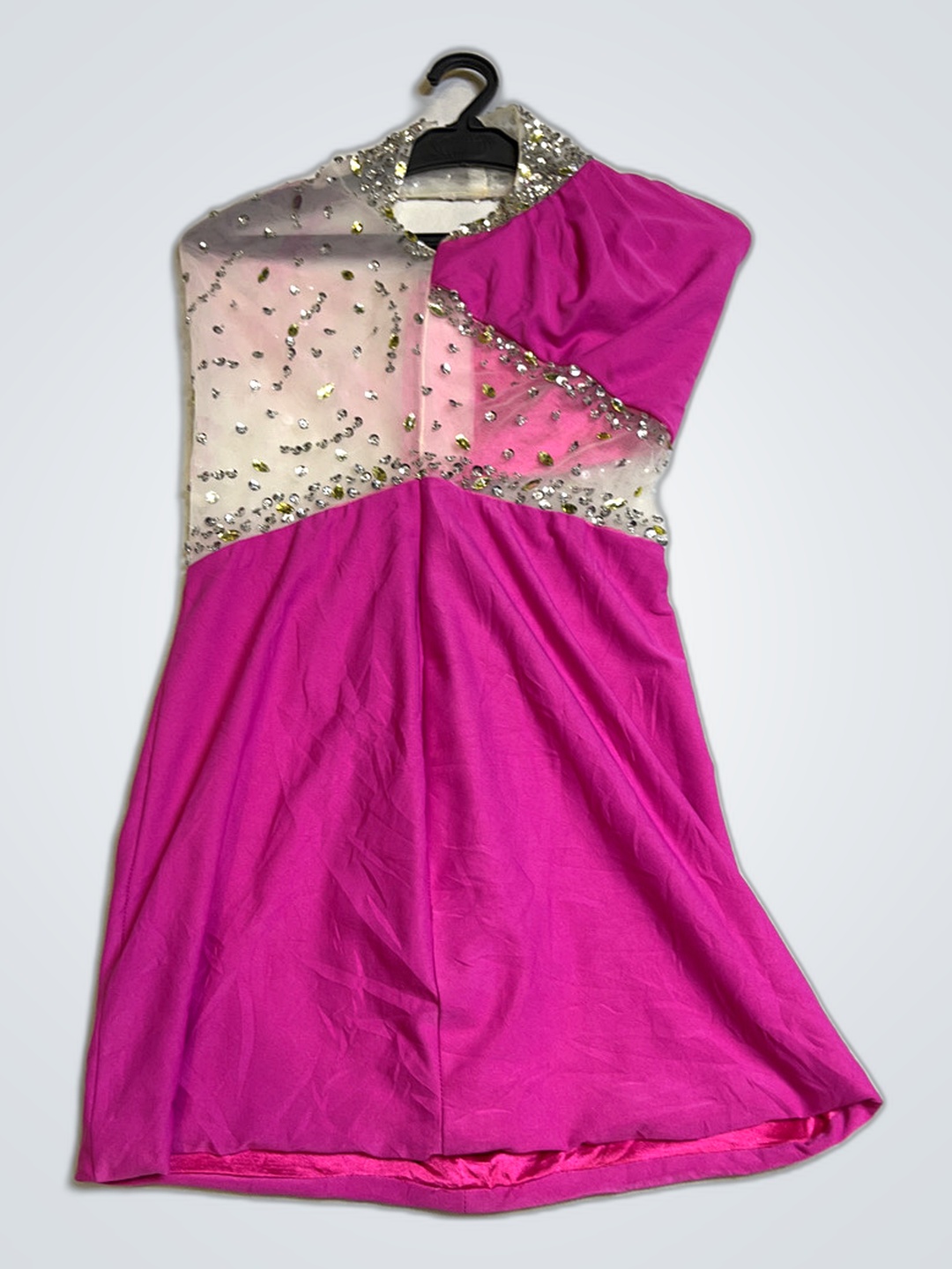 Vestido Rosa e com Contas Transparentes