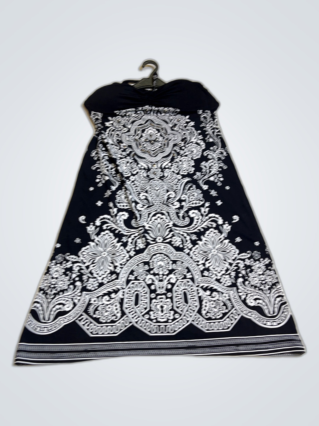 Vestido Bordado Preto e Branco