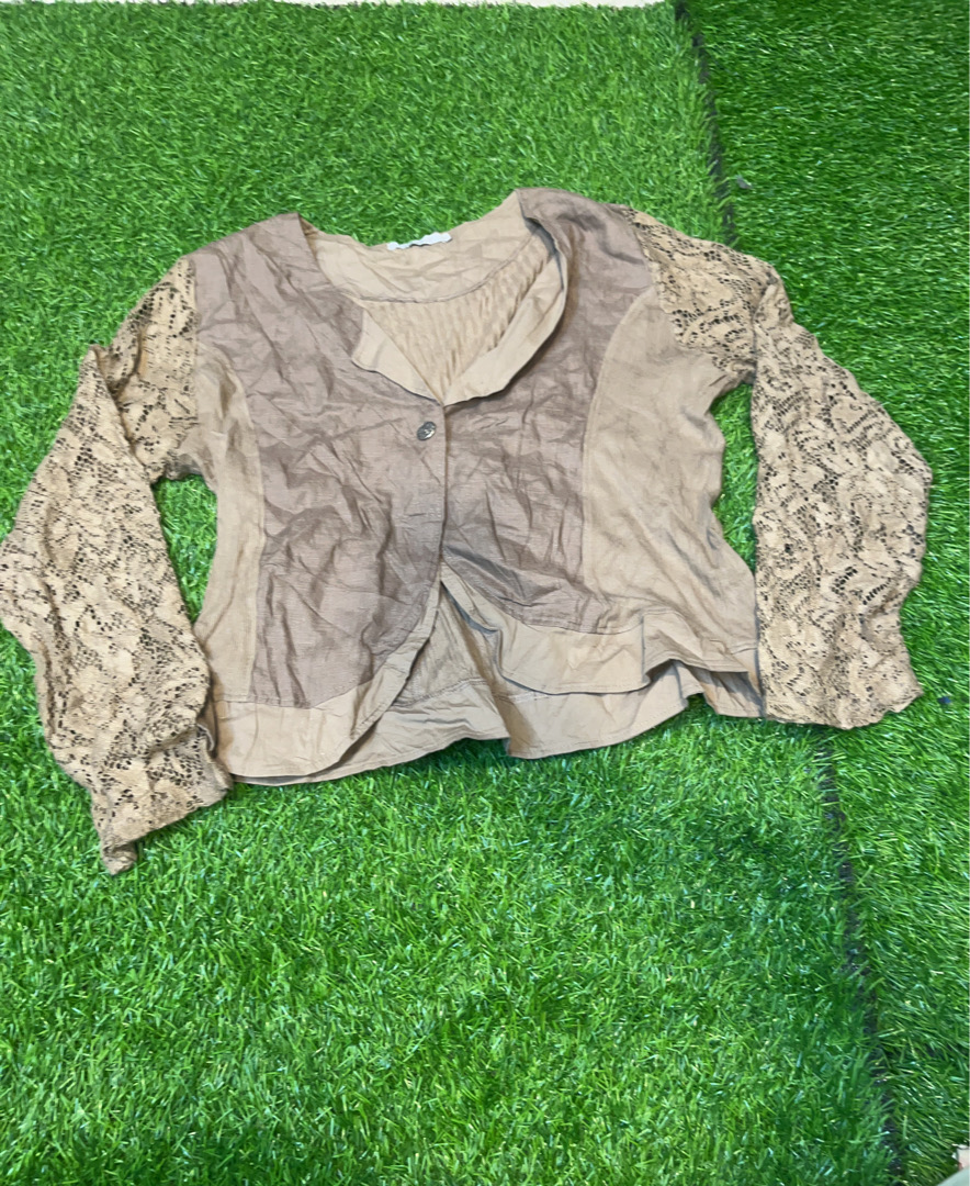 Maloka Blouse with Lace Sleeves