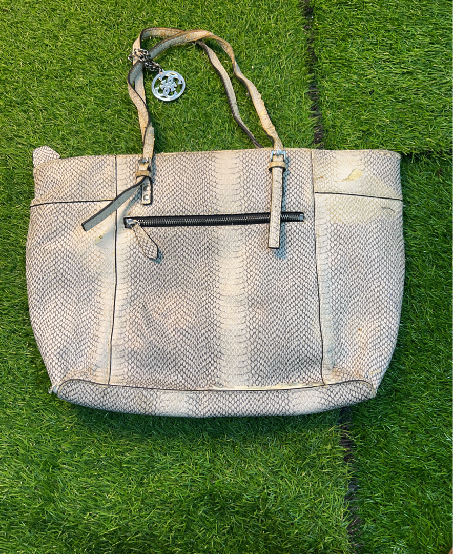 Sac fourre-tout imprimé serpent Guess