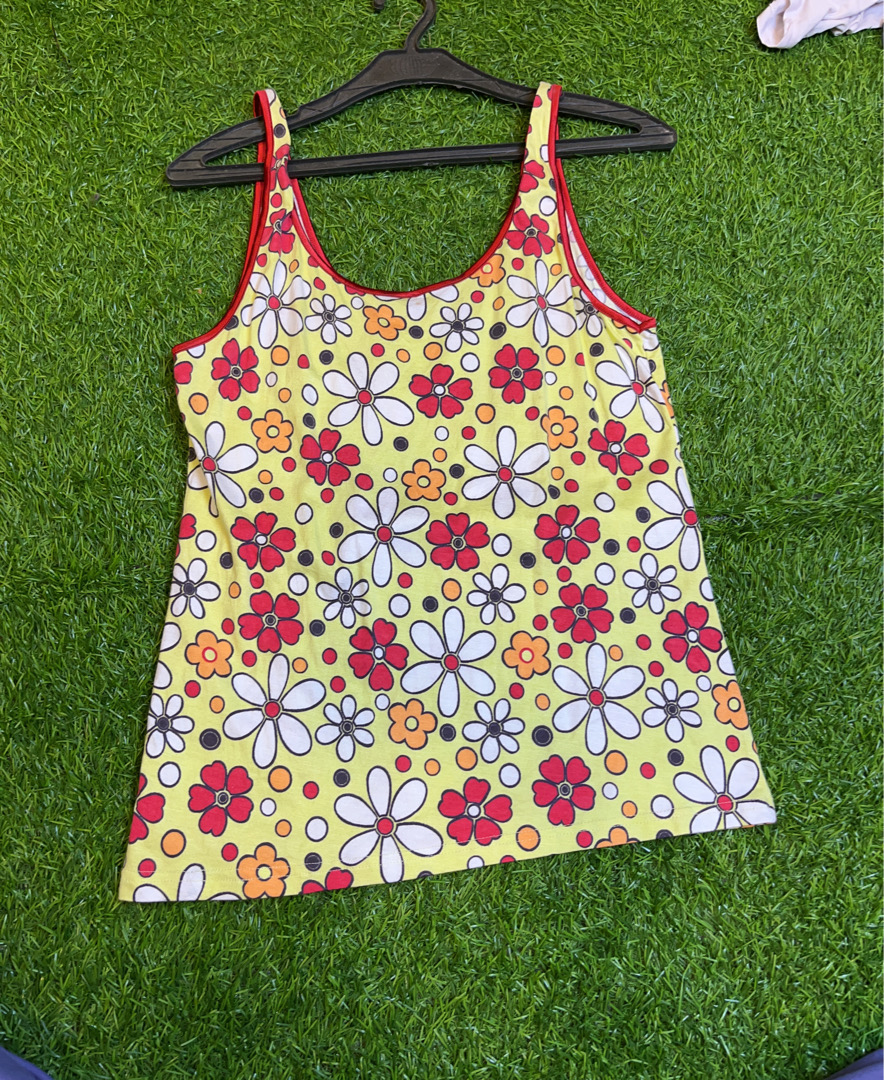 Blumiges Trägershirt