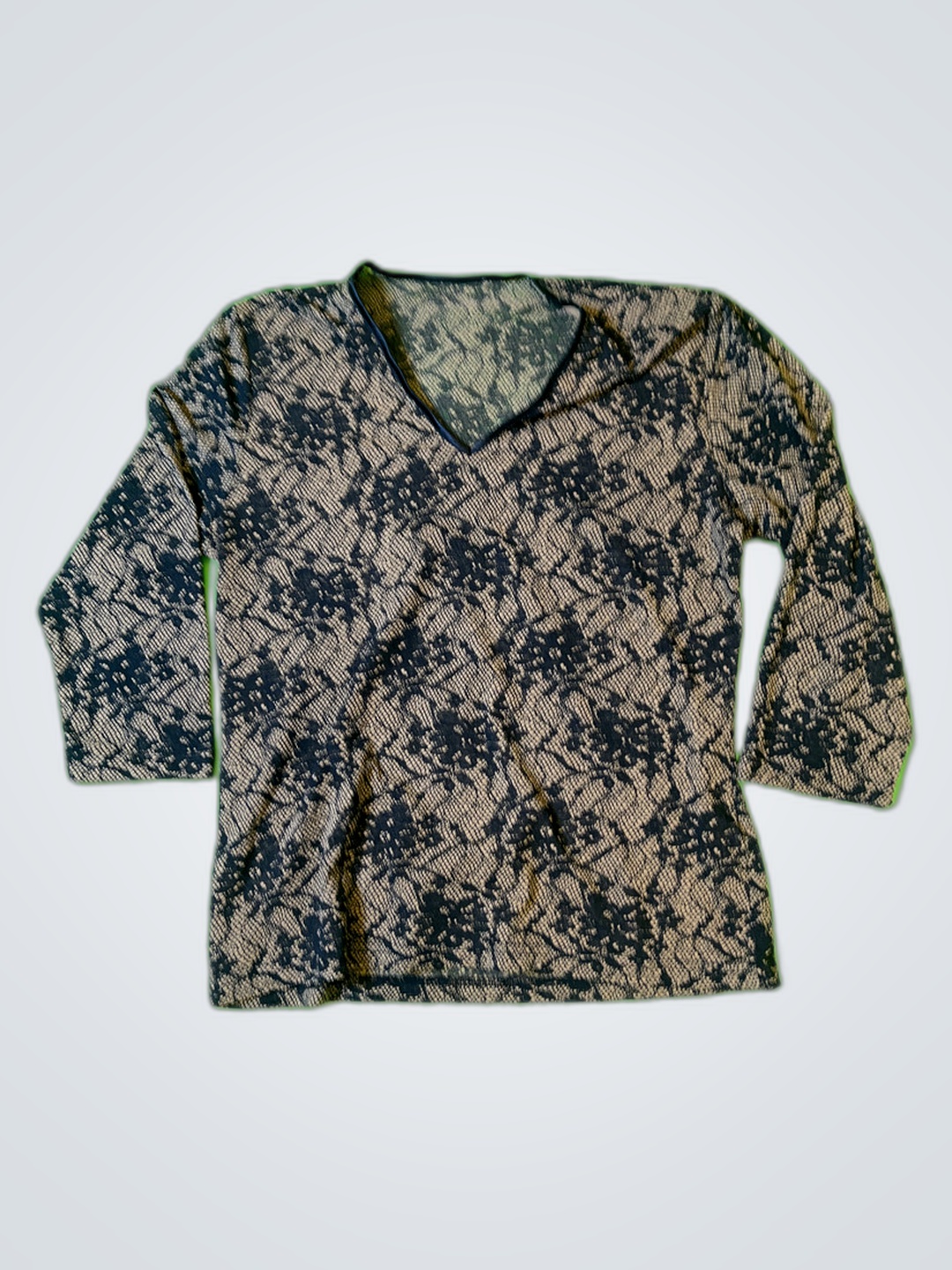 シアーレースVネックブラウス