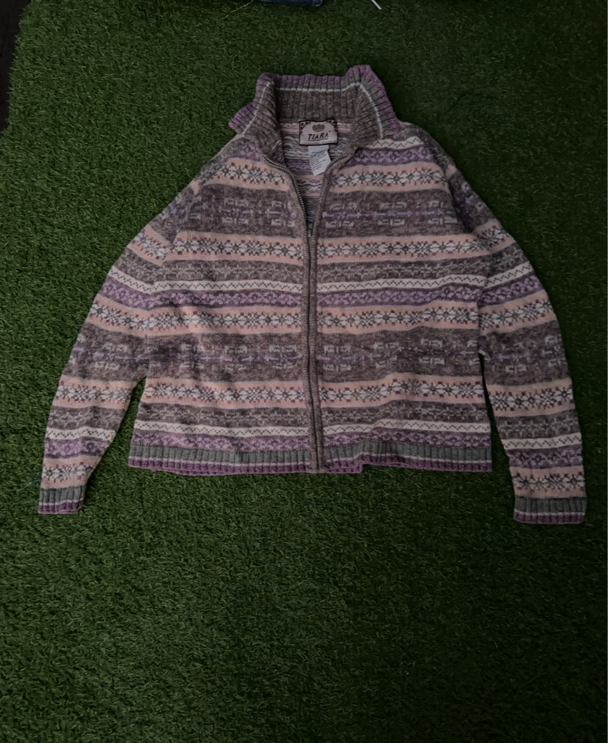 TIARA INTERNATIONAL Sweater