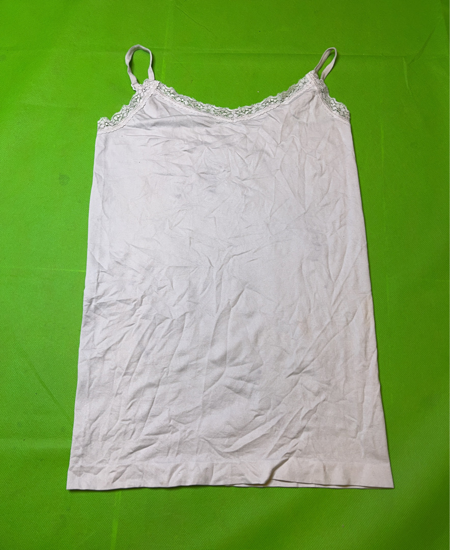 Camisola con bordo in pizzo bianco