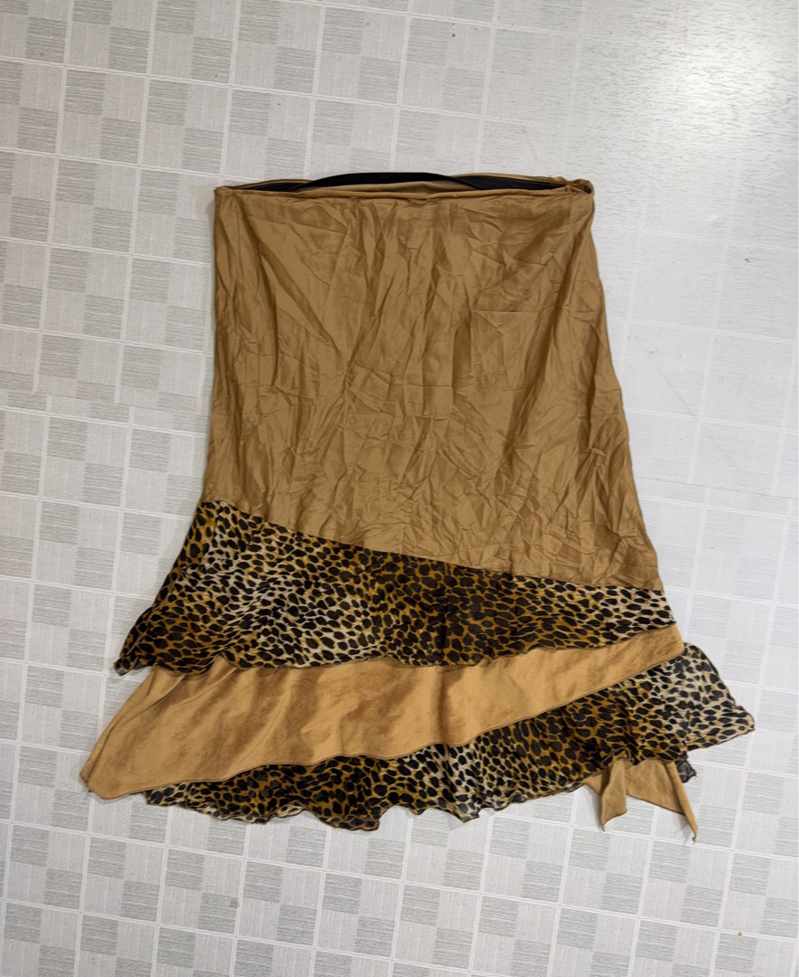Brown skirt with leopard print hem