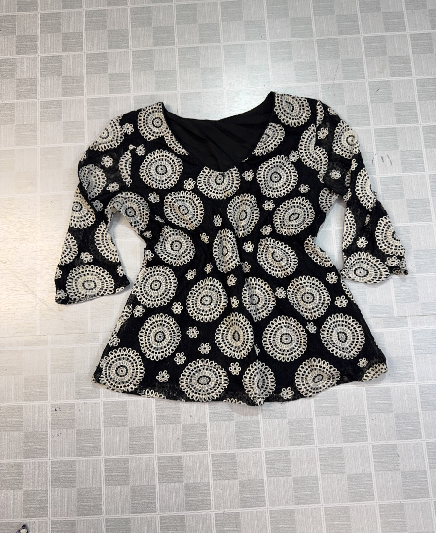 Blusa com mangas de sino estampada