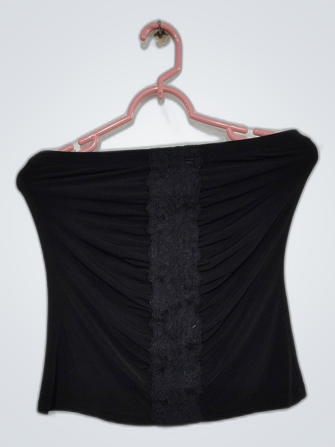 Schwarzes schulterfreies Top