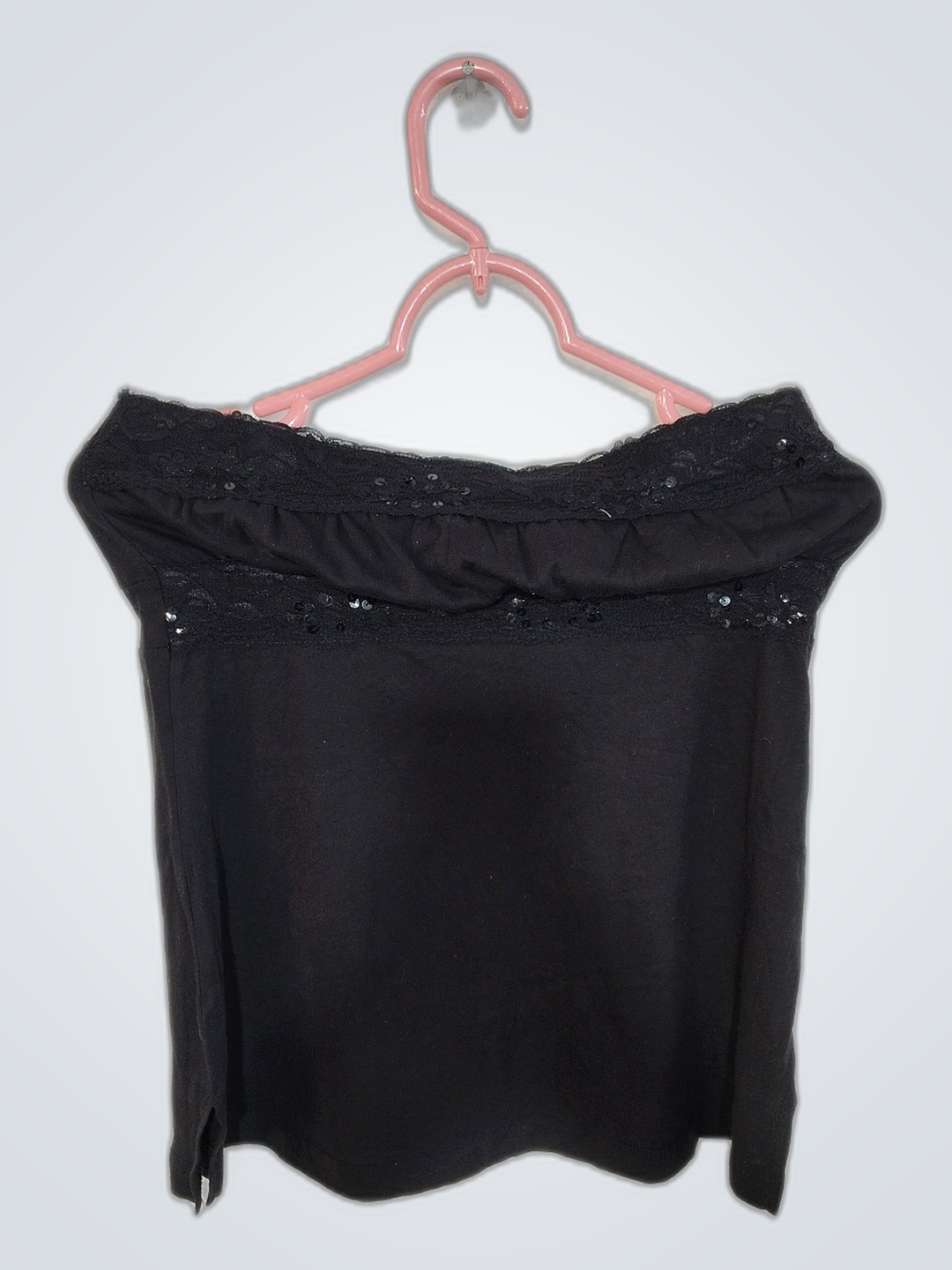 Débardeur à bretelles dénudées avec dentelle