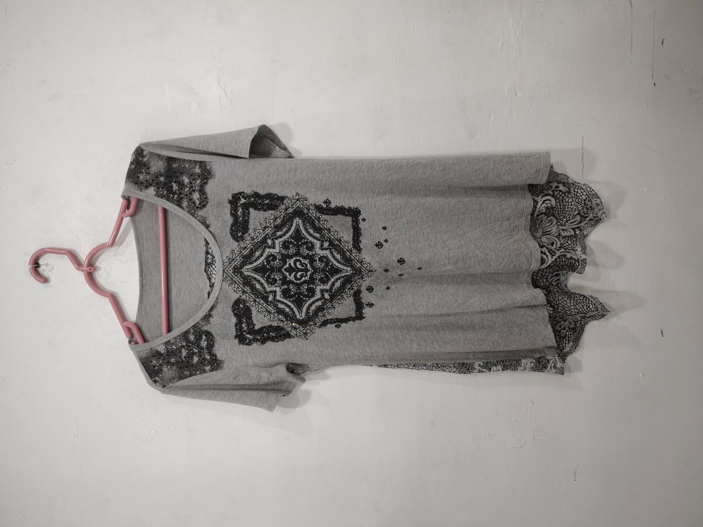 T-Shirt in pizzo grigio