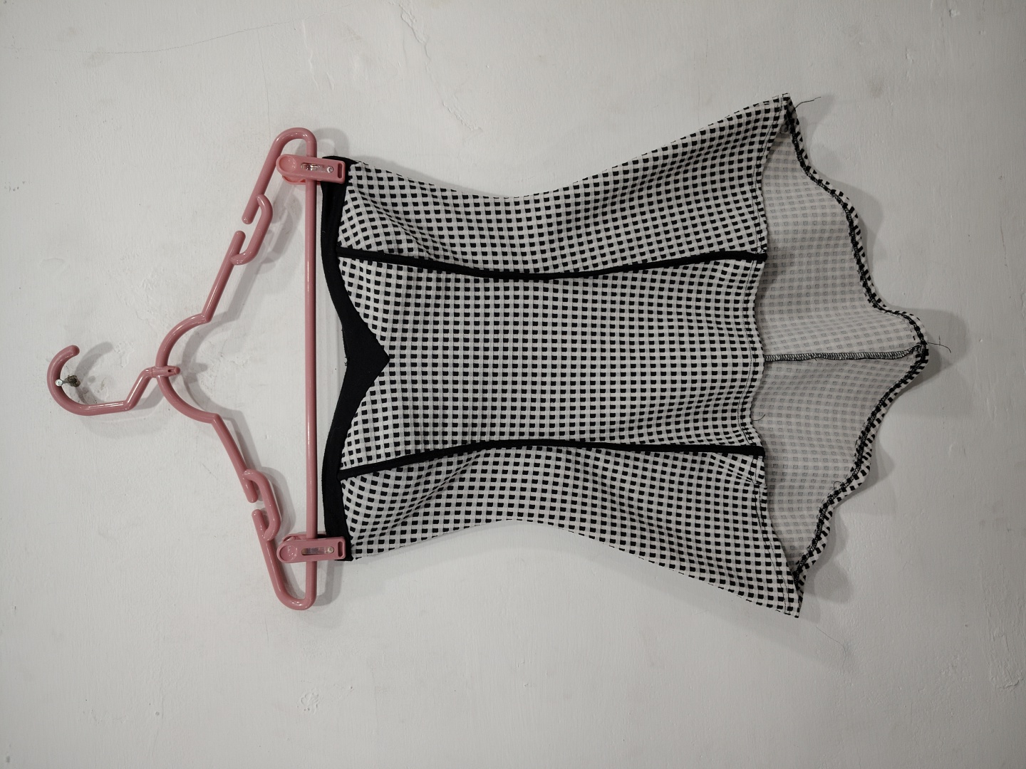 Top a scacchi bianco e nero