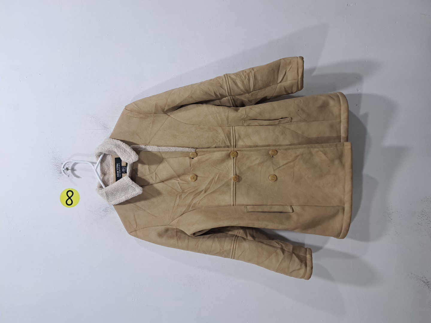 Beiger Kunstfell gefütterter Mantel