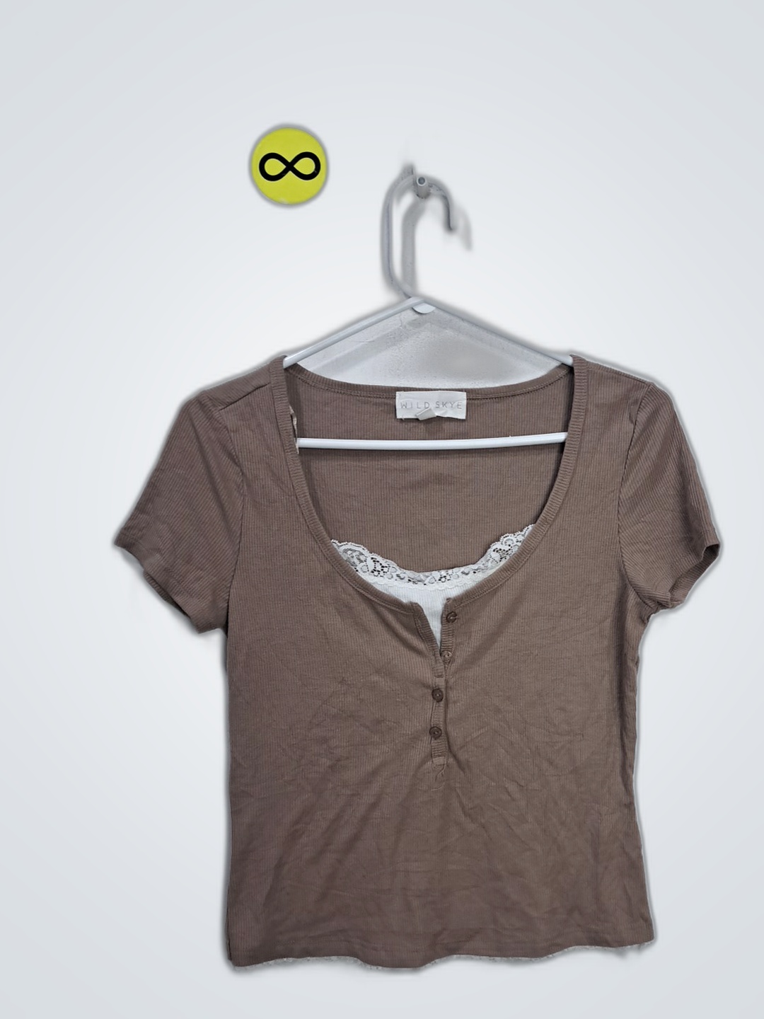 Top Marrón Acanalado con Detalle de Encaje