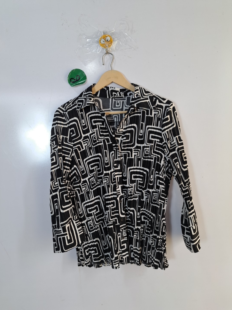 Geometric Print Button-Up Shirt