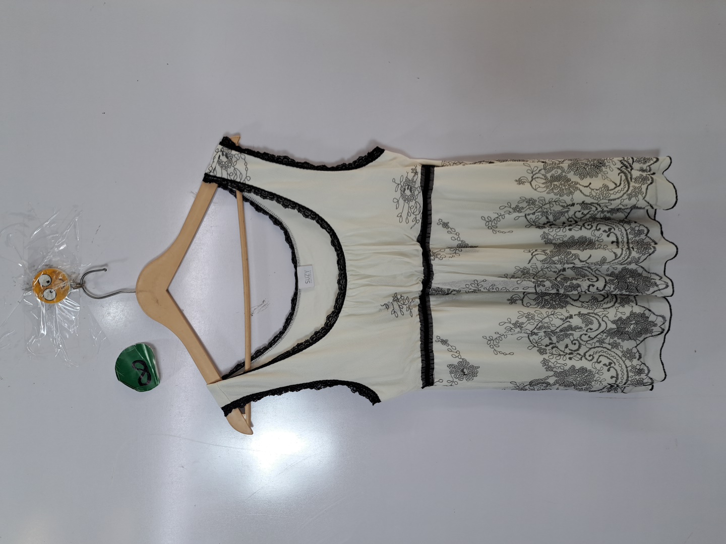 「Suzy Shier Lace Trim Camisole」