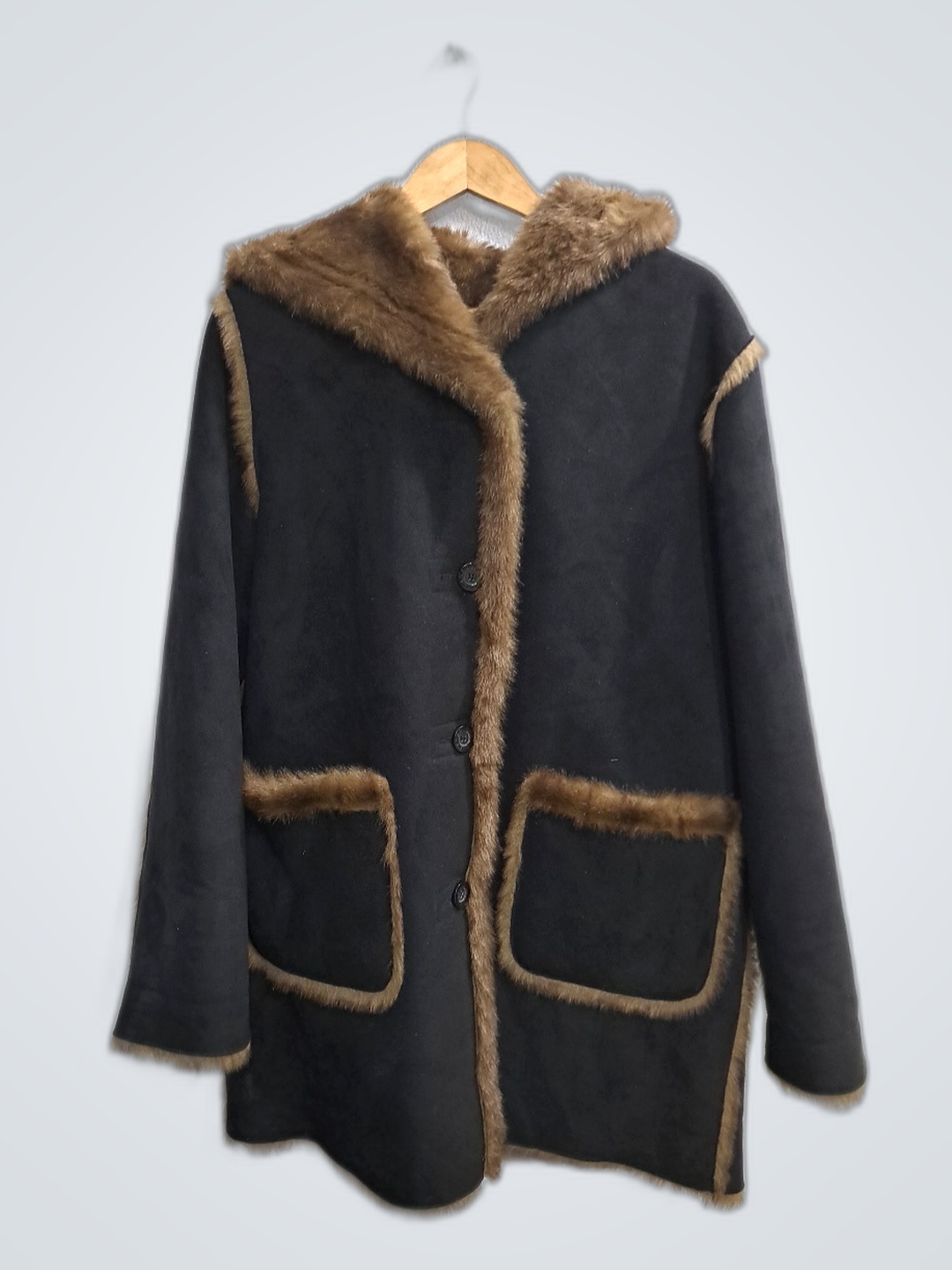 Fellbesetzter Mantel