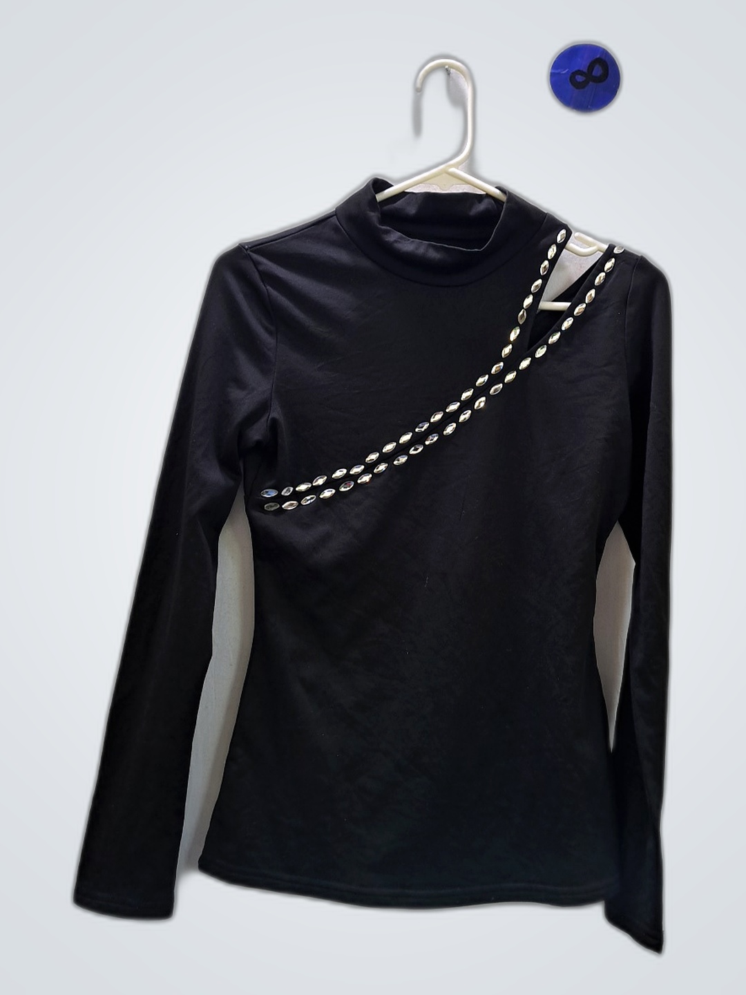 ブラックチェーンディテールタートルネックトップ