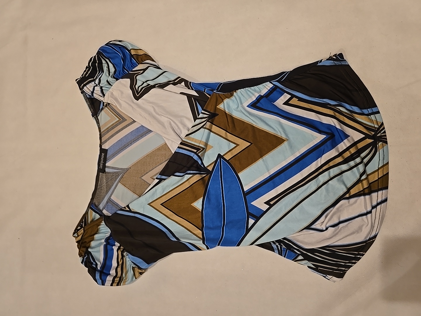 「シネクアノン ブルーとブラウンのパターントップ」