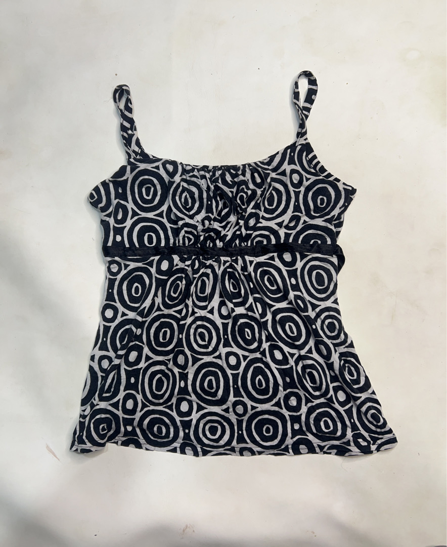 Black and White Circular Pattern Top