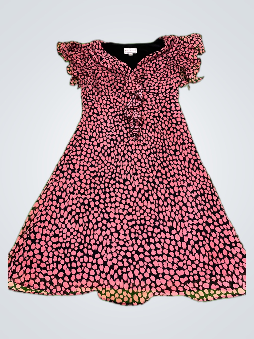 Karin Stevens vestido rosa con lunares