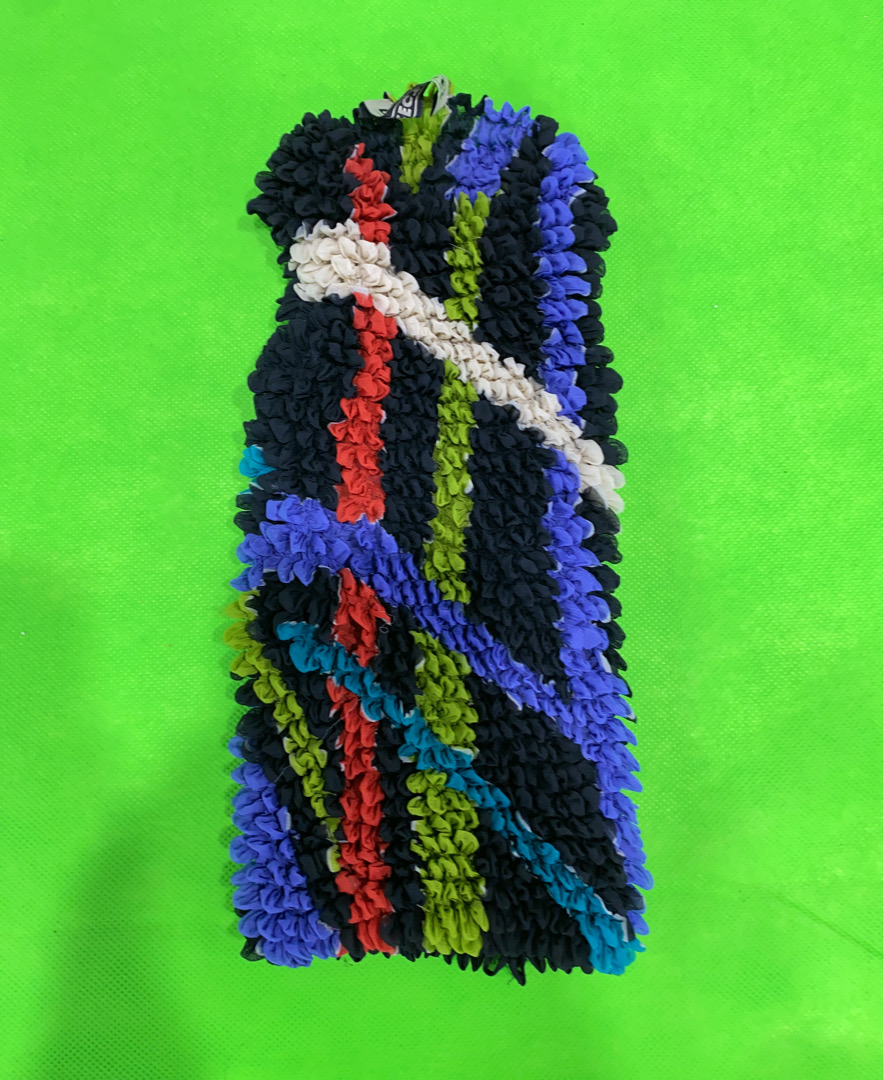 Bolso de mano pequeño con flecos Directives