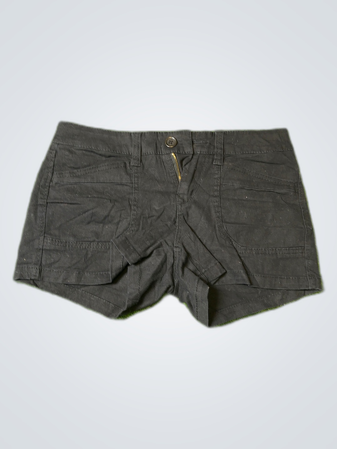 黒のコットンショートパンツ
