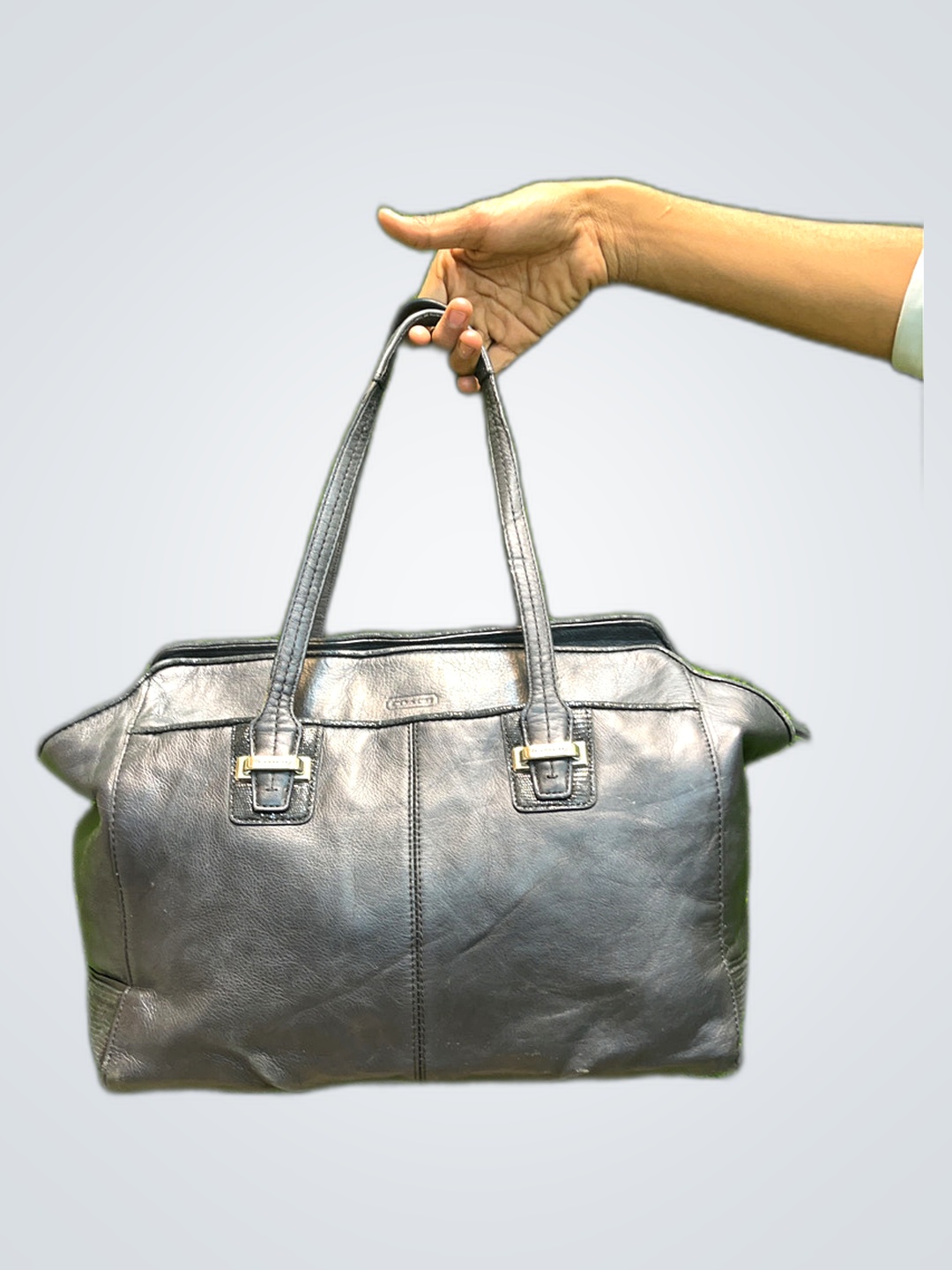 Sac à main en cuir noir