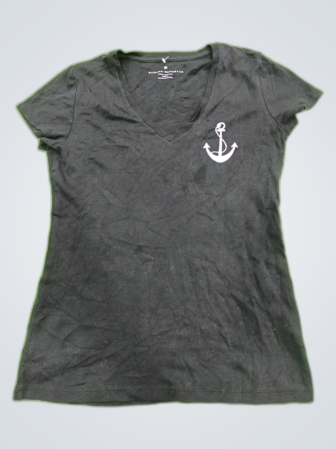 Camisa de manga corta negra con escote en V Banana..