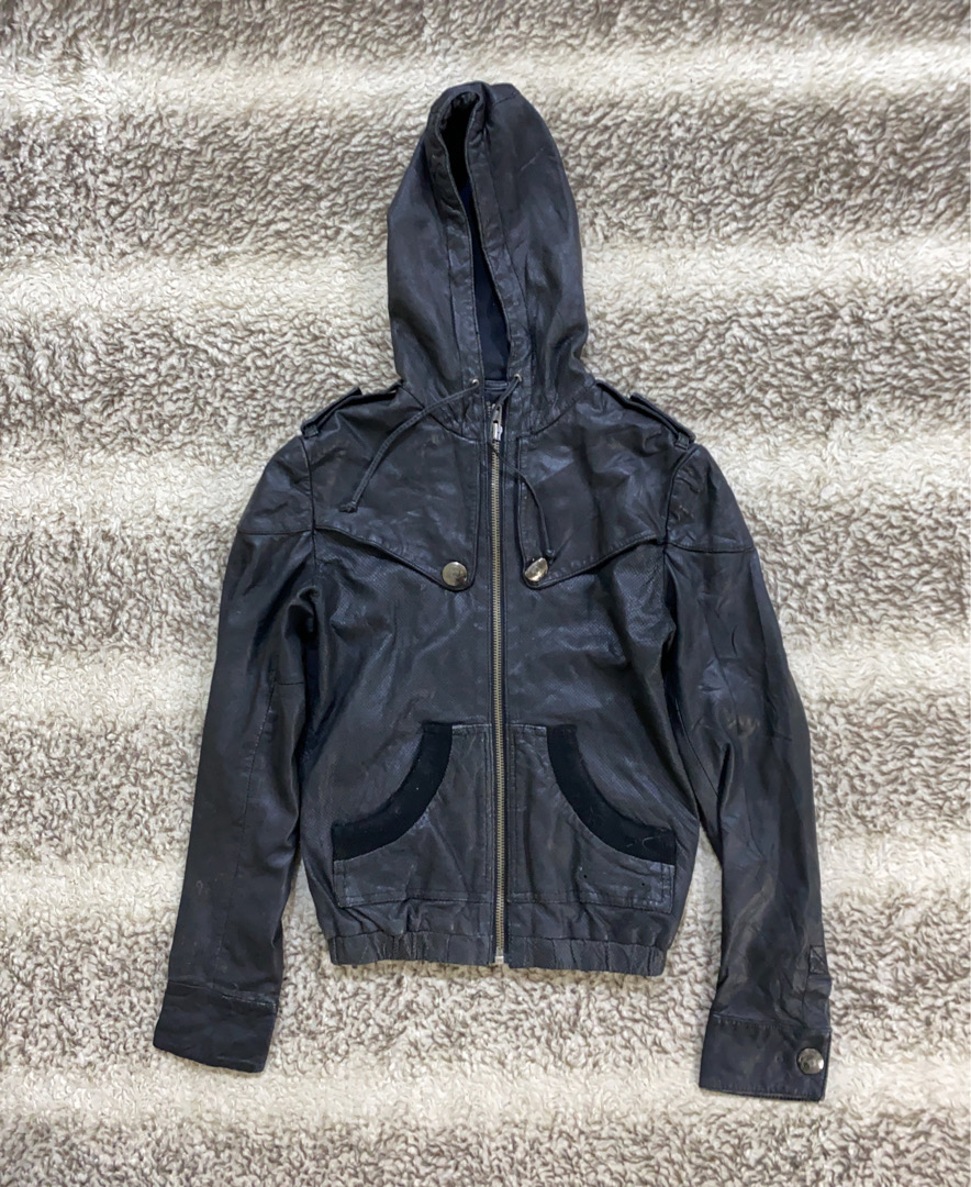 Jaqueta Preta com Capuz