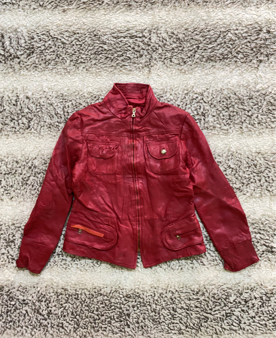 Rote Lederjacke
