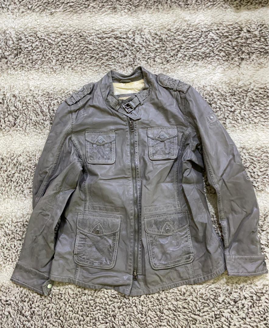 Giubbotto di pelle grigia