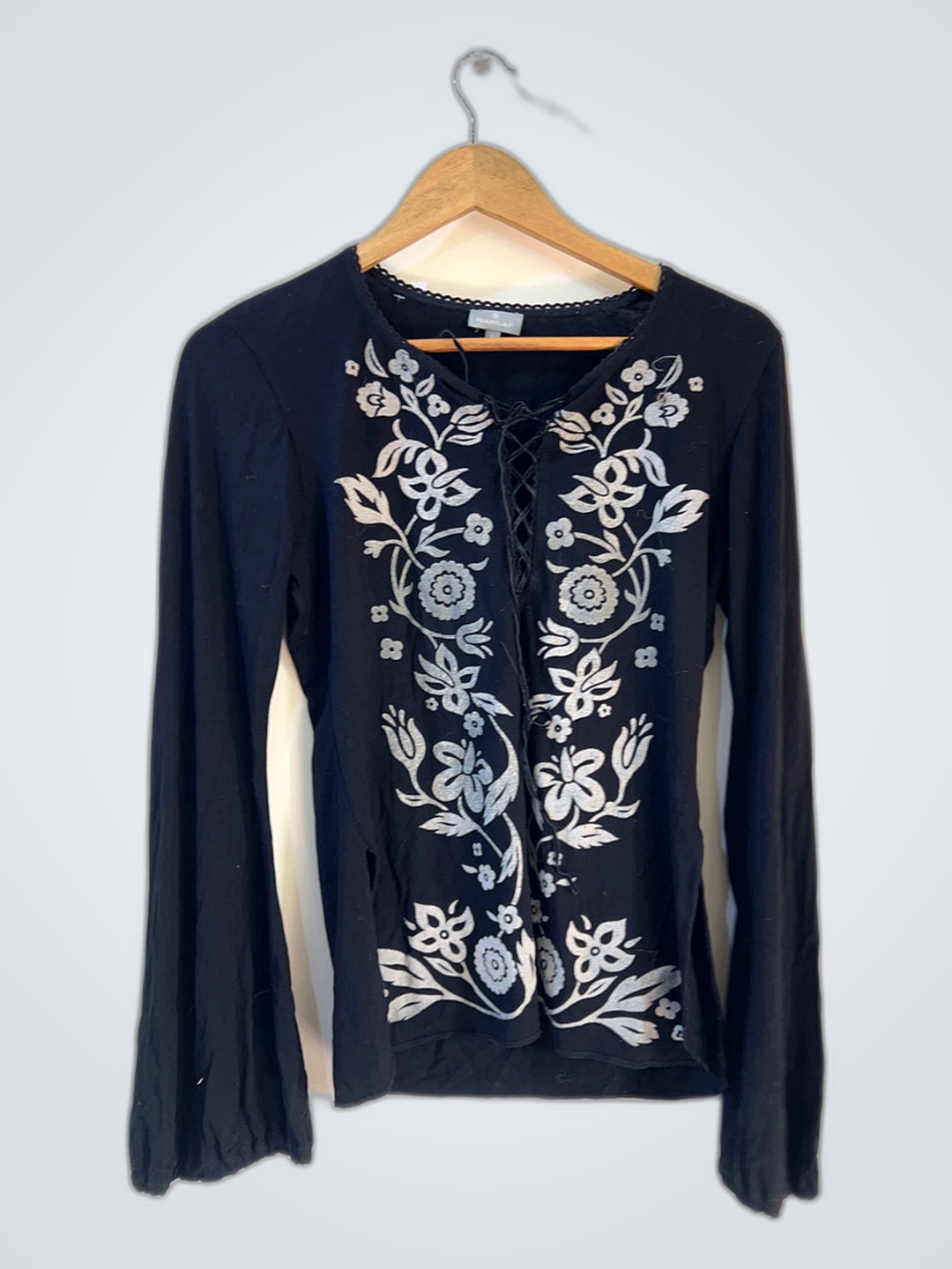Top en broderie florale noire