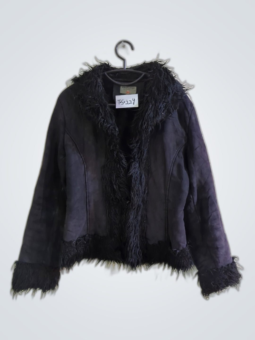 Giacca con bordo in pelliccia nera