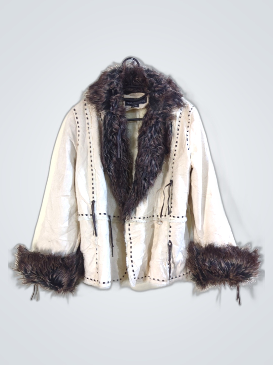 Veste avec bordure en fourrure