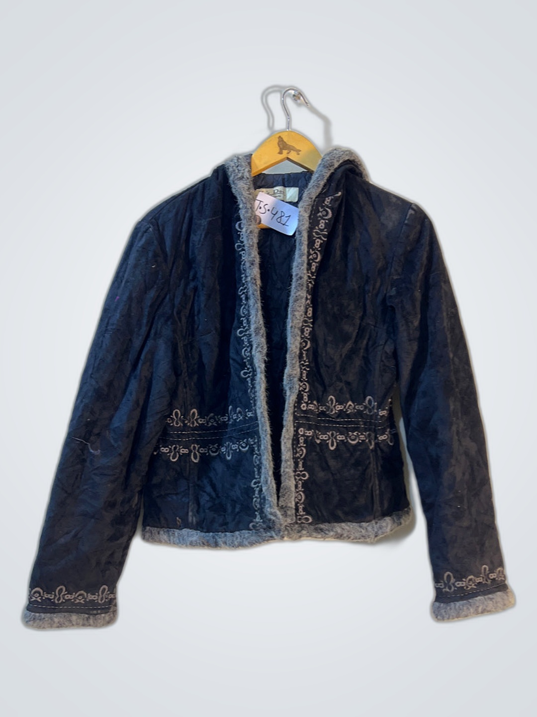 黒のファーライニングジャケット