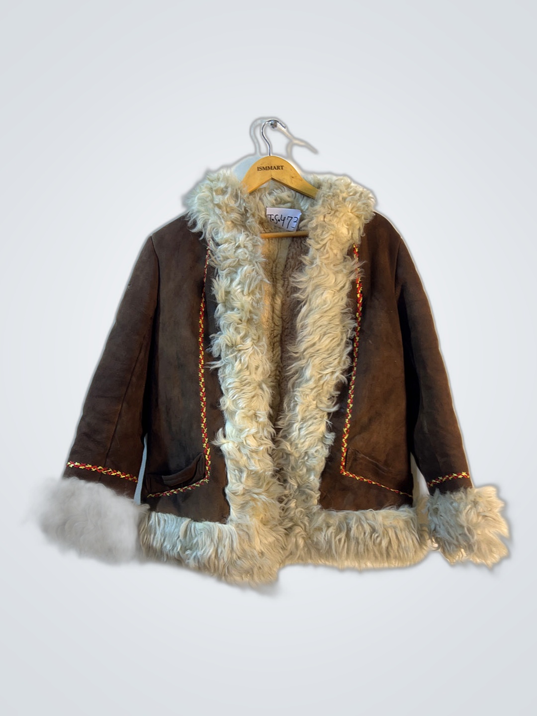 Chaqueta marrón con ribete de piel