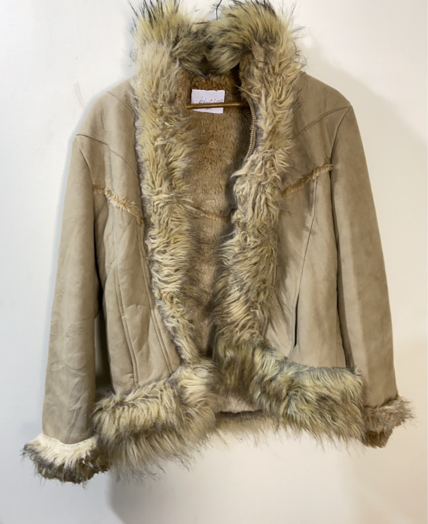 Manteau à col en fourrure