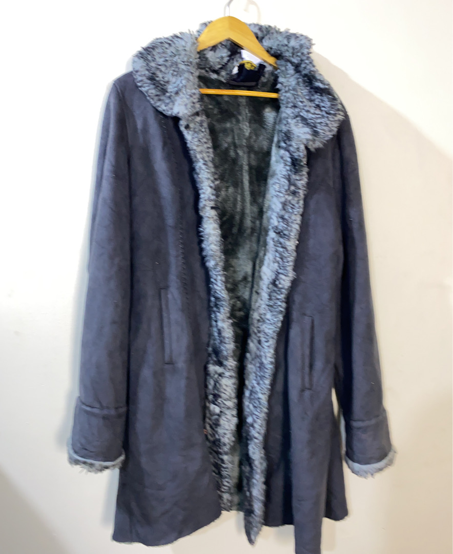 Manteau à capuche en fourrure en faux daim gris Ro..